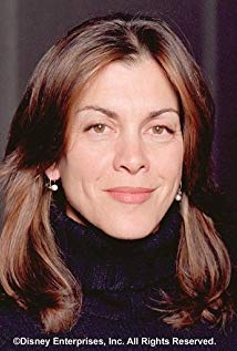 How tall is Wendie Malick?